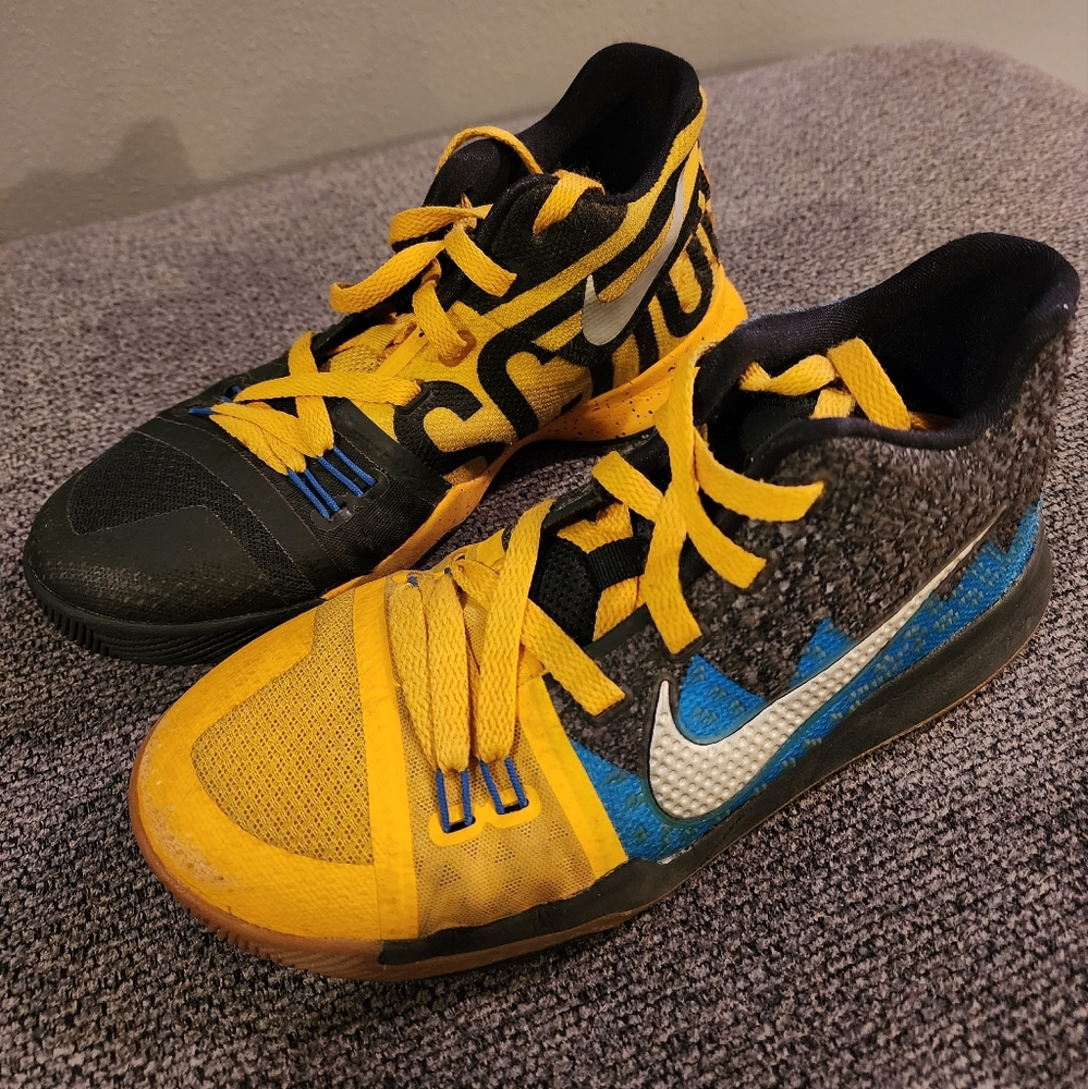 Nike Kyrie 3 "What The" size 4.5